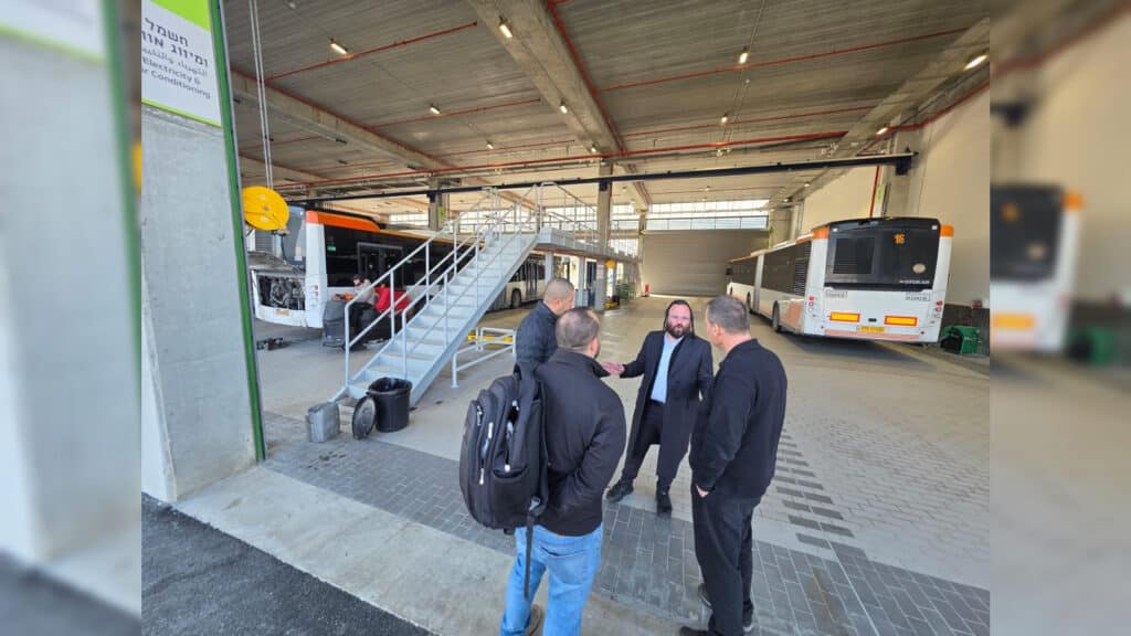 איצקוביץ': תפילת הזמר, השר המזמר ושמחת נישואי הנגידים