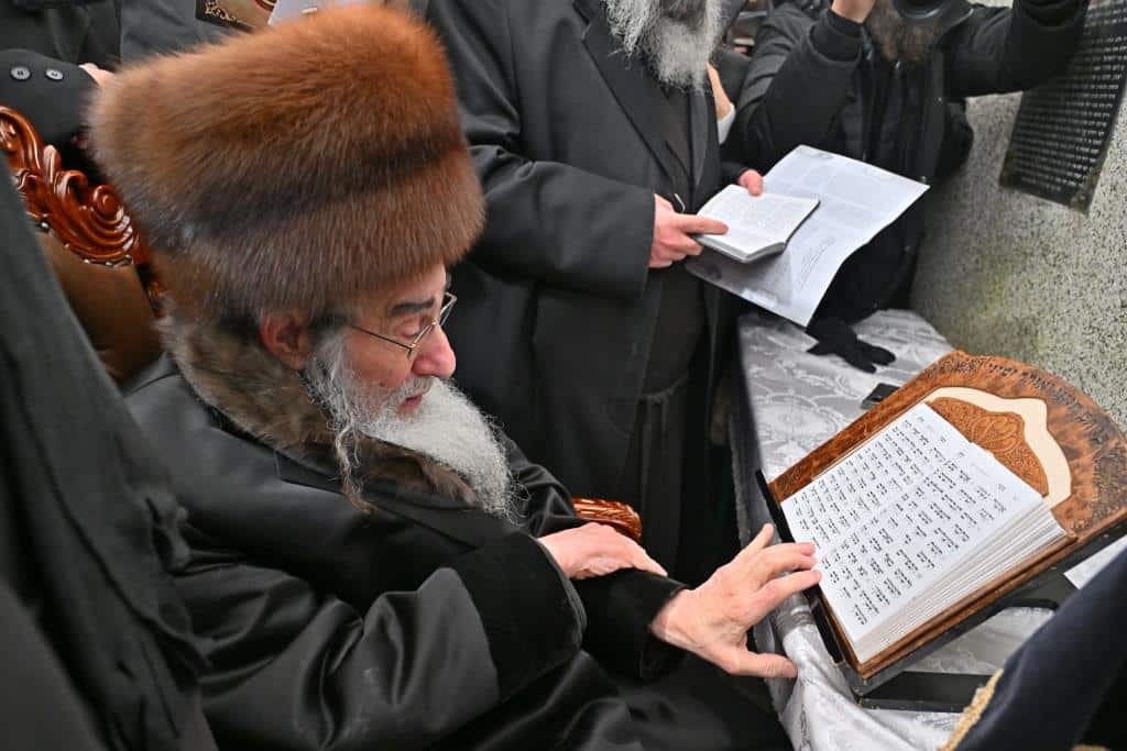 דמעות בציון ושבת בקראקא: מסע הנאמנים של אלכסנדר