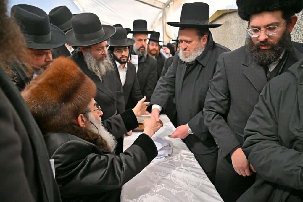 דמעות בציון ושבת בקראקא: מסע הנאמנים של אלכסנדר