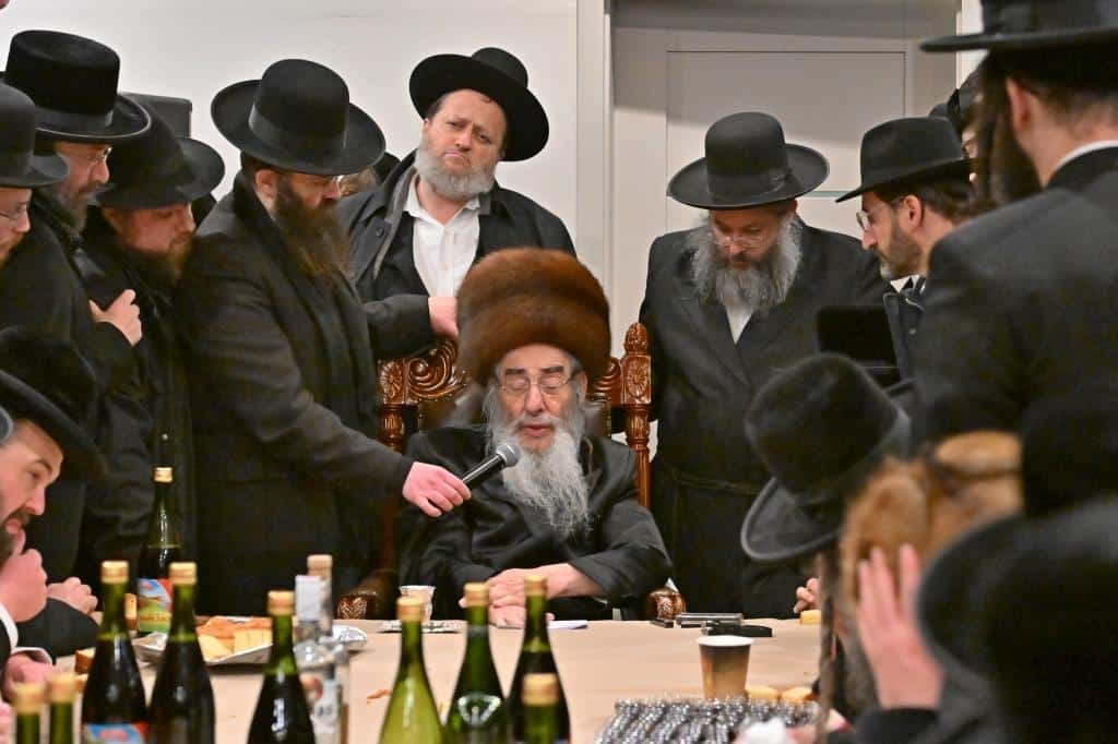 דמעות בציון ושבת בקראקא: מסע הנאמנים של אלכסנדר