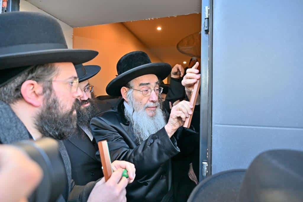 דמעות בציון ושבת בקראקא: מסע הנאמנים של אלכסנדר