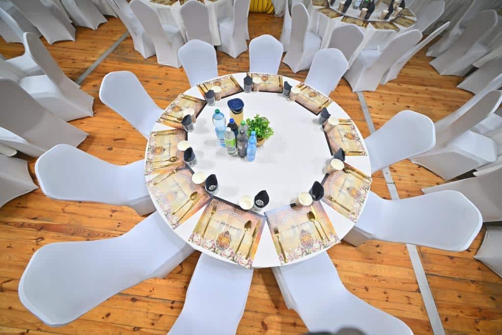 דמעות בציון ושבת בקראקא: מסע הנאמנים של אלכסנדר