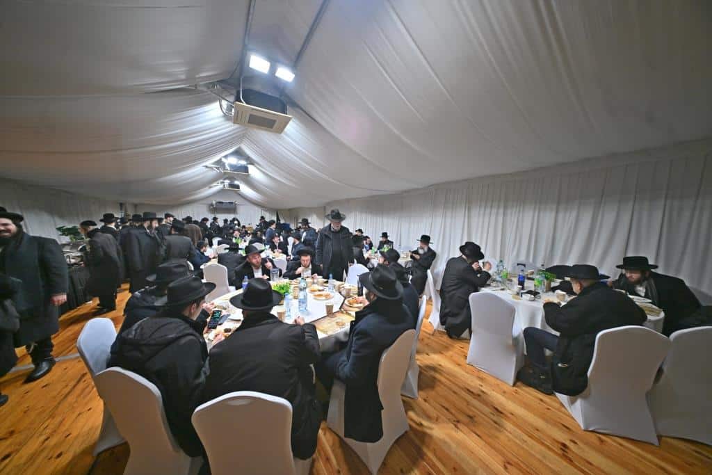 דמעות בציון ושבת בקראקא: מסע הנאמנים של אלכסנדר