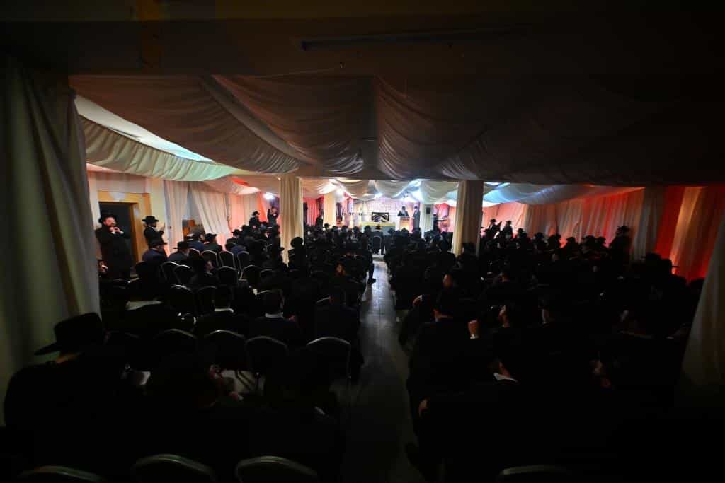 דמעות בציון ושבת בקראקא: מסע הנאמנים של אלכסנדר