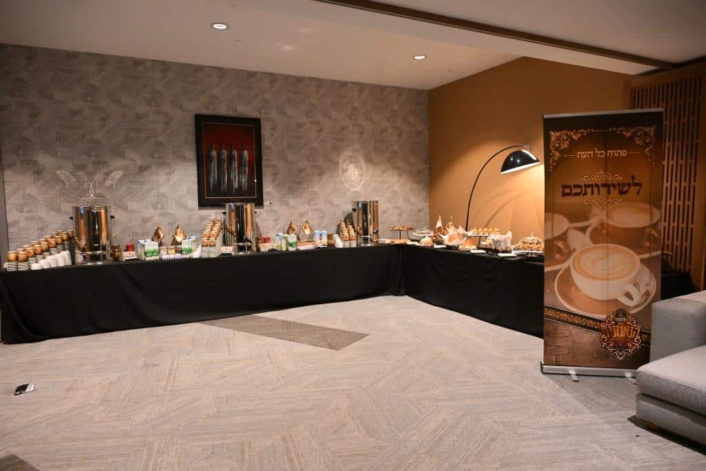 דמעות בציון ושבת בקראקא: מסע הנאמנים של אלכסנדר