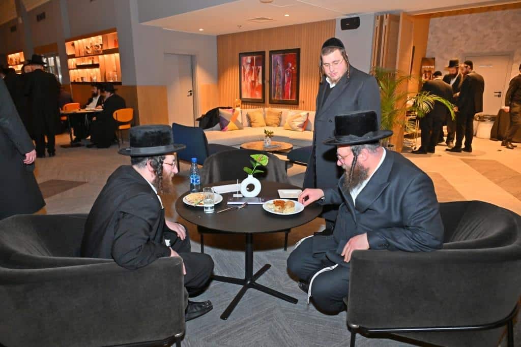 דמעות בציון ושבת בקראקא: מסע הנאמנים של אלכסנדר