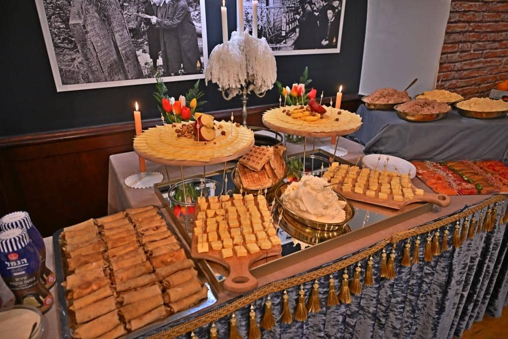 דמעות בציון ושבת בקראקא: מסע הנאמנים של אלכסנדר