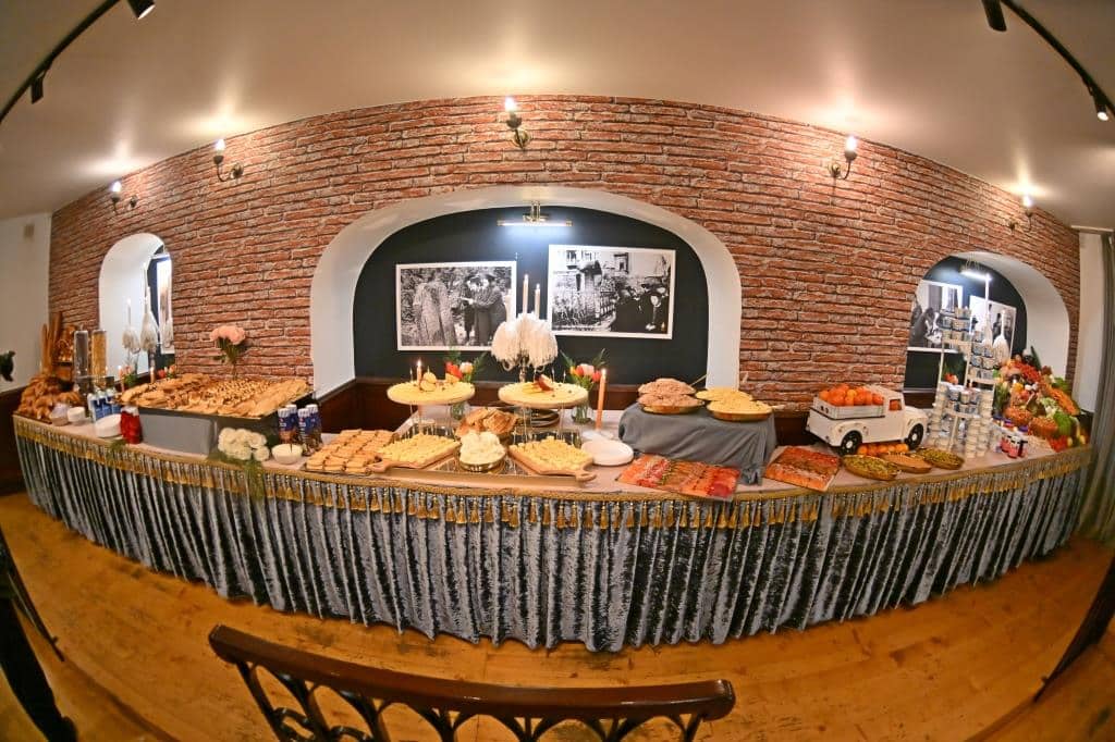 דמעות בציון ושבת בקראקא: מסע הנאמנים של אלכסנדר