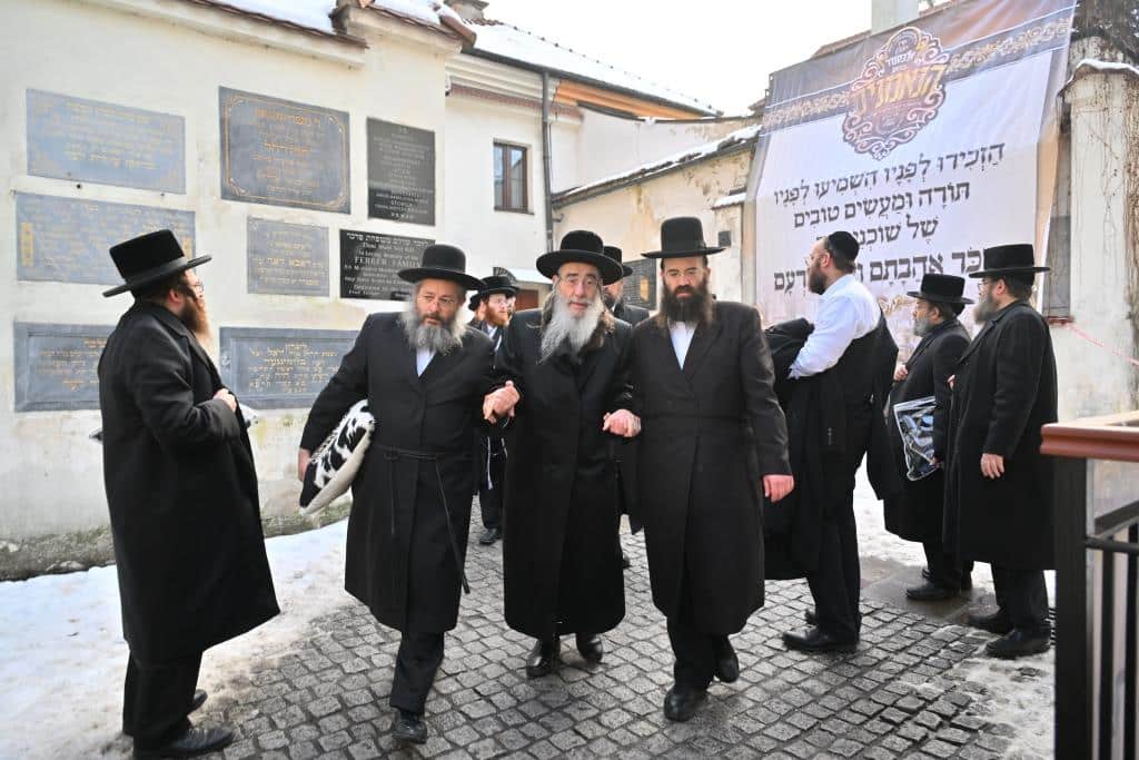 דמעות בציון ושבת בקראקא: מסע הנאמנים של אלכסנדר