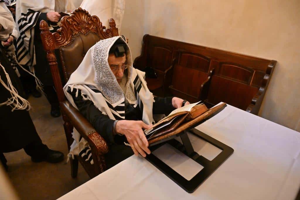 דמעות בציון ושבת בקראקא: מסע הנאמנים של אלכסנדר