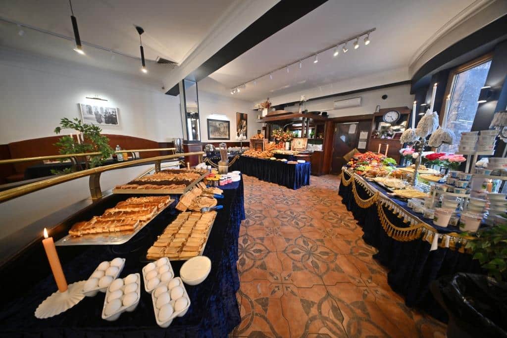 דמעות בציון ושבת בקראקא: מסע הנאמנים של אלכסנדר