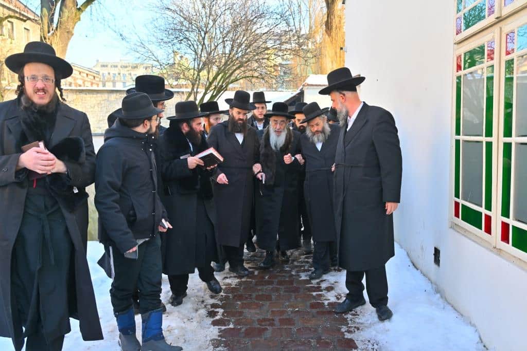 דמעות בציון ושבת בקראקא: מסע הנאמנים של אלכסנדר