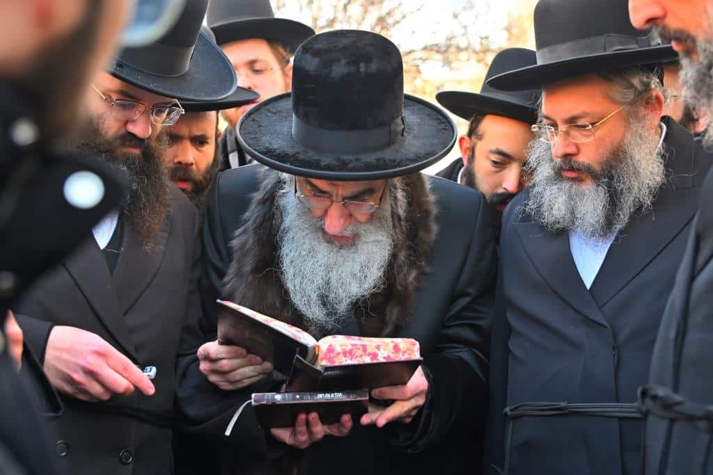 דמעות בציון ושבת בקראקא: מסע הנאמנים של אלכסנדר