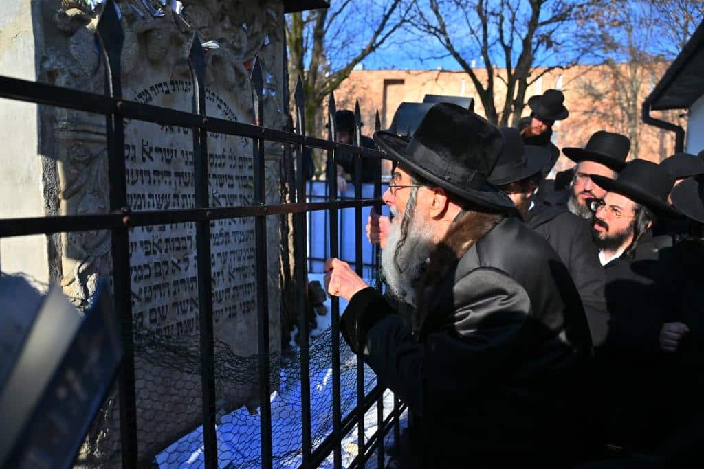 דמעות בציון ושבת בקראקא: מסע הנאמנים של אלכסנדר