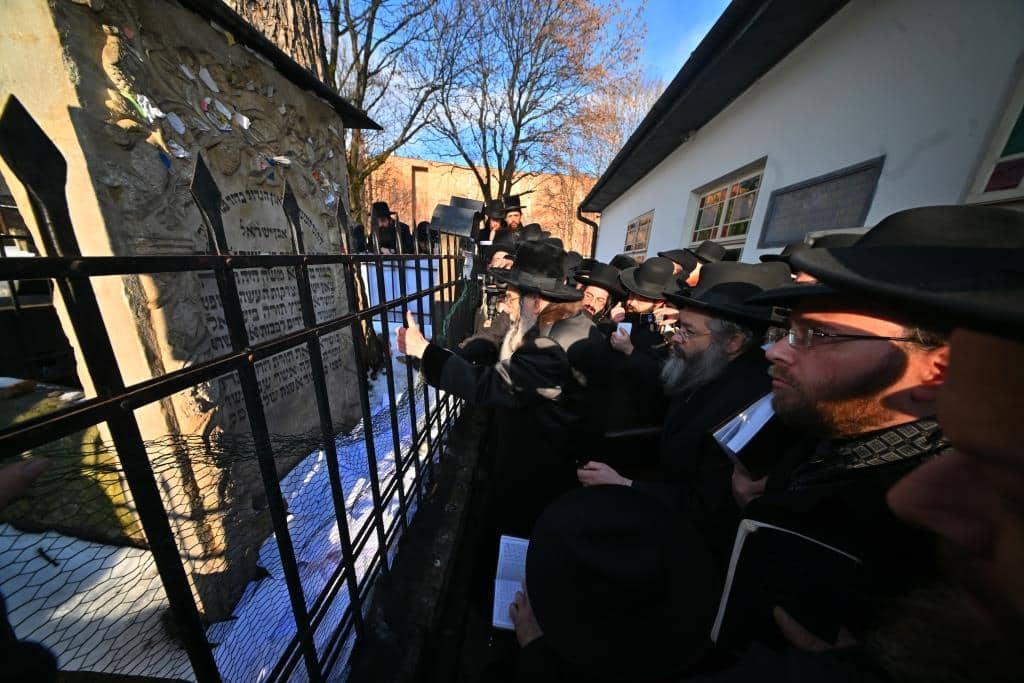 דמעות בציון ושבת בקראקא: מסע הנאמנים של אלכסנדר