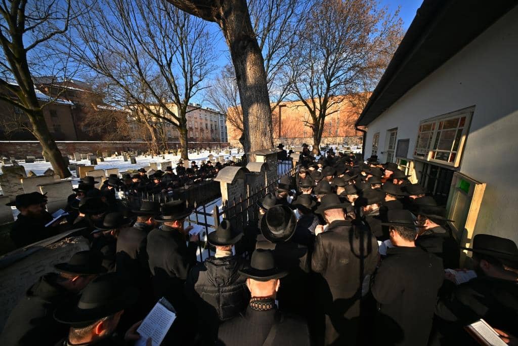 דמעות בציון ושבת בקראקא: מסע הנאמנים של אלכסנדר