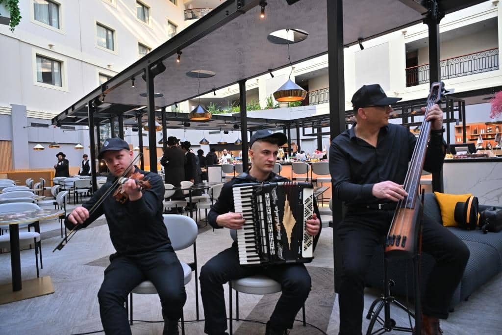 דמעות בציון ושבת בקראקא: מסע הנאמנים של אלכסנדר