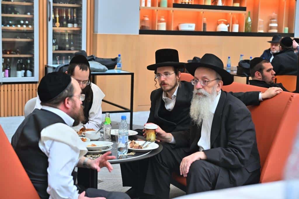 דמעות בציון ושבת בקראקא: מסע הנאמנים של אלכסנדר