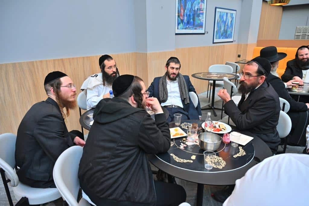 דמעות בציון ושבת בקראקא: מסע הנאמנים של אלכסנדר