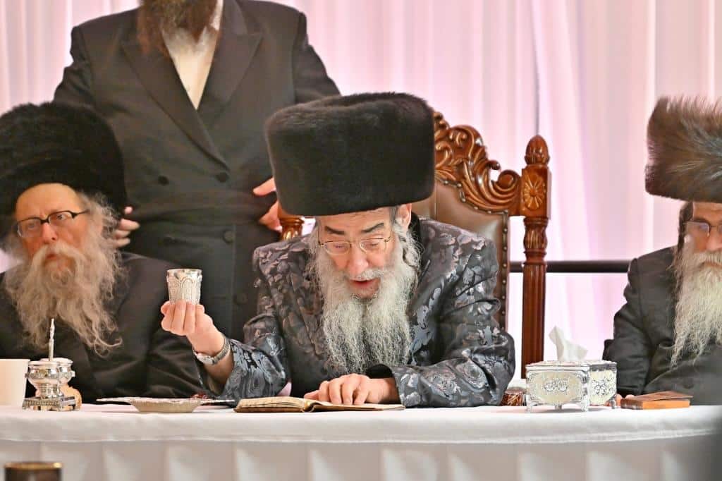 דמעות בציון ושבת בקראקא: מסע הנאמנים של אלכסנדר