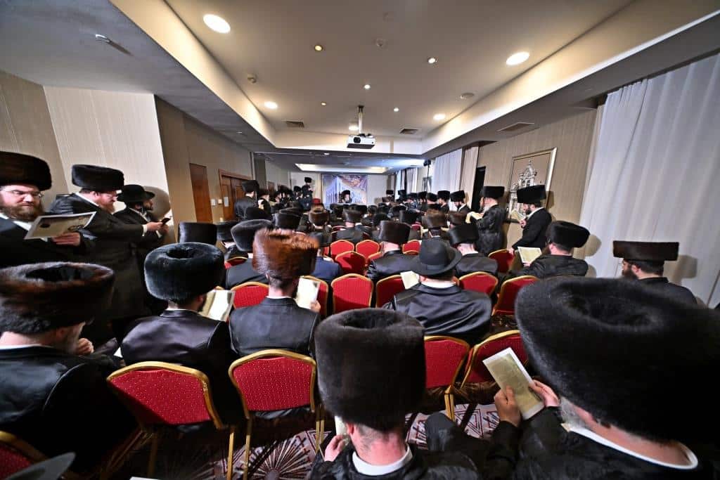 דמעות בציון ושבת בקראקא: מסע הנאמנים של אלכסנדר