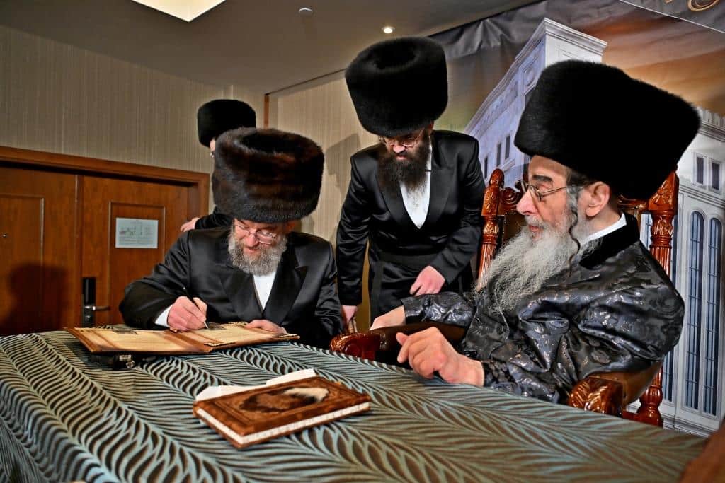 דמעות בציון ושבת בקראקא: מסע הנאמנים של אלכסנדר