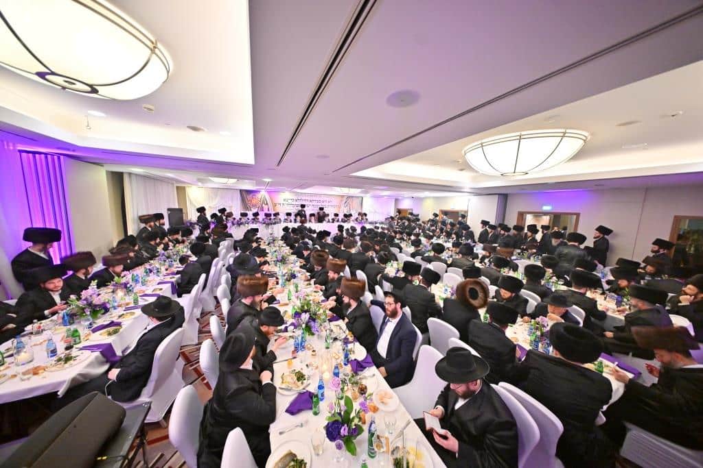 דמעות בציון ושבת בקראקא: מסע הנאמנים של אלכסנדר