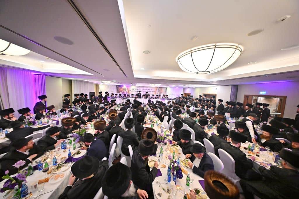 דמעות בציון ושבת בקראקא: מסע הנאמנים של אלכסנדר