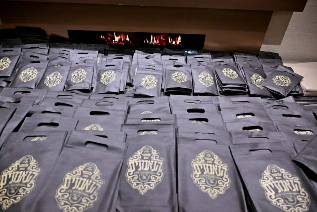 דמעות בציון ושבת בקראקא: מסע הנאמנים של אלכסנדר