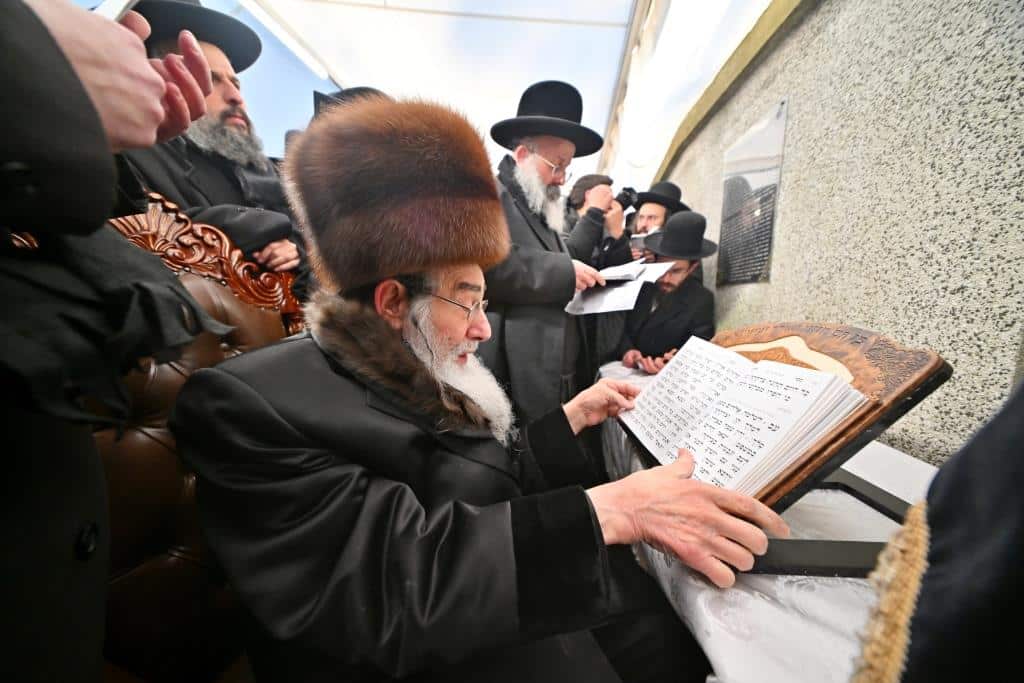 דמעות בציון ושבת בקראקא: מסע הנאמנים של אלכסנדר