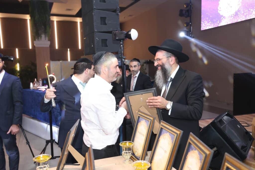 גלריה: חלוקת תעודות הסמכה לאברכים במוסדות שירה לציון