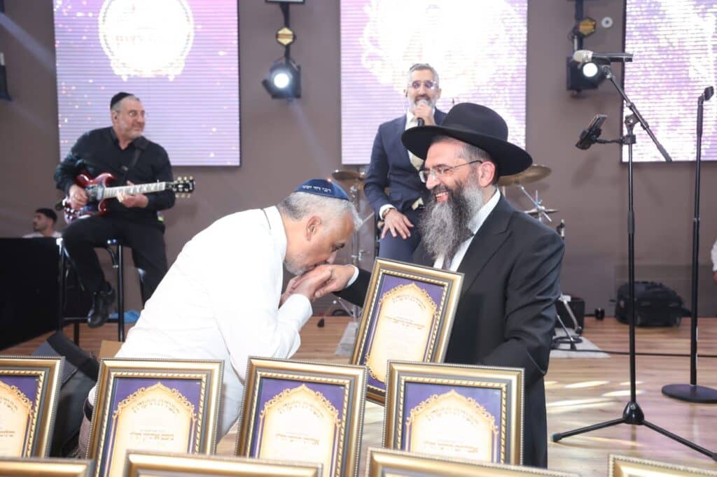 גלריה: חלוקת תעודות הסמכה לאברכים במוסדות שירה לציון