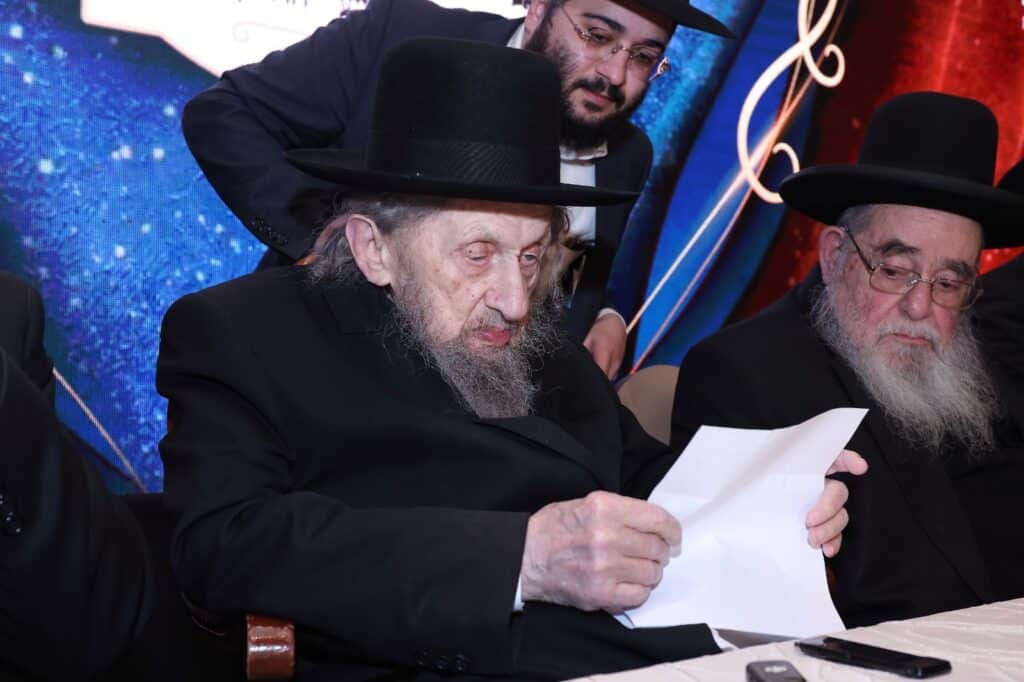 אלפי בוגרי "קרן ההסעות" בכנס הוקרה במעמד גדולי ישראל 