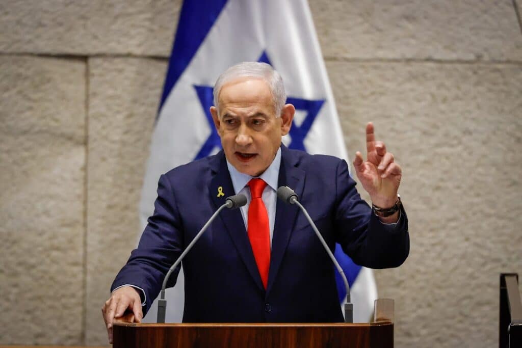 תחת אש: בין מלחמת ההתשה בעורף למתקפות הפייק