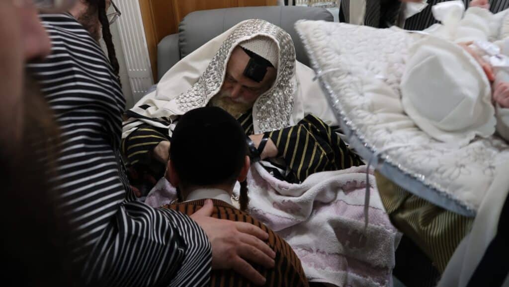 המשב"ק: התפילה של מרן הגר"ד לנדו בבית הכנסת התימני