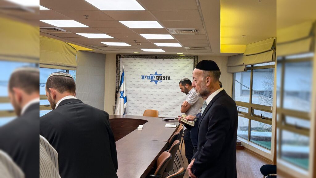 איצקוביץ': זבוב על המעקה והתפילה של עוצמה יהודית