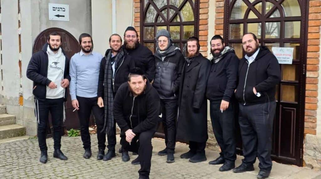 איצקוביץ': המרדף אחר התפילין והדיונים בחצר המועצת