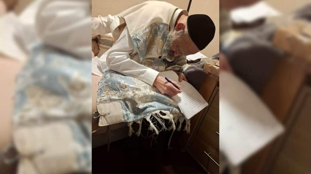 המשב"ק: התפילה של מרן הגר"ד לנדו בבית הכנסת התימני