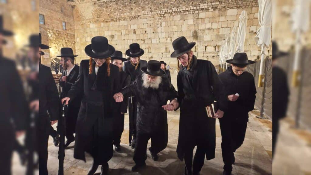 המשב"ק: התפילה של מרן הגר"ד לנדו בבית הכנסת התימני