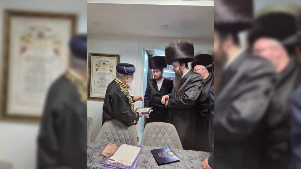 איצקוביץ': המרדף אחר התפילין והדיונים בחצר המועצת