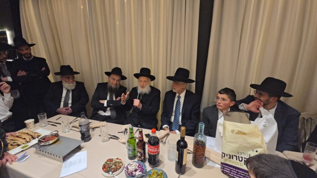 איצקוביץ': המרדף אחר התפילין והדיונים בחצר המועצת