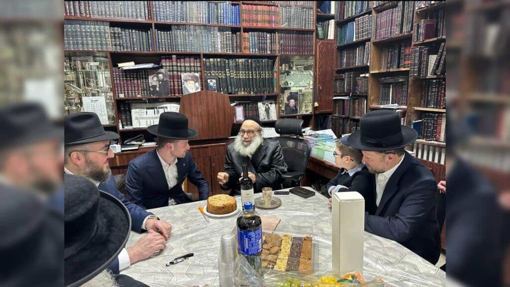 איצקוביץ': המרדף אחר התפילין והדיונים בחצר המועצת