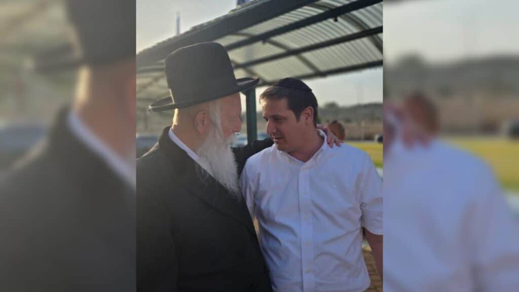 איצקוביץ': המרדף אחר התפילין והדיונים בחצר המועצת