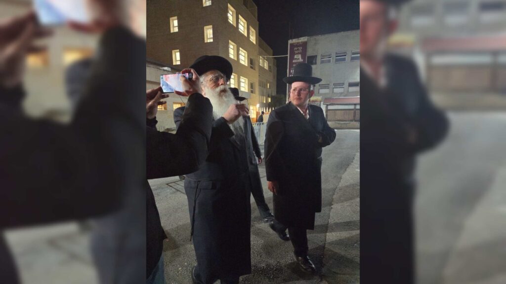 איצקוביץ': המרדף אחר התפילין והדיונים בחצר המועצת