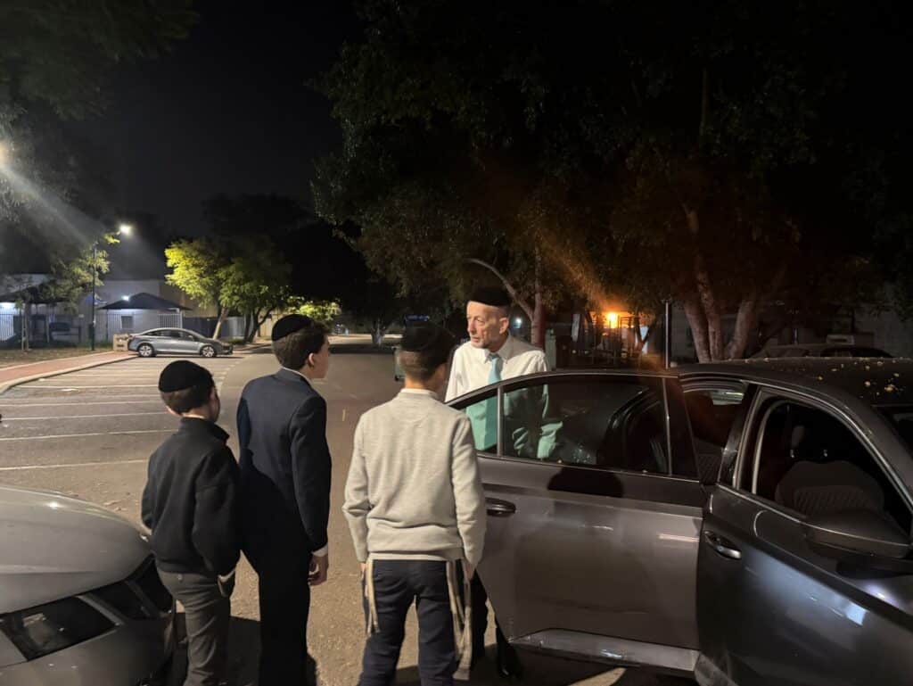 איצקוביץ': המרדף אחר התפילין והדיונים בחצר המועצת