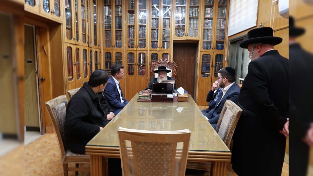 איצקוביץ': המרדף אחר התפילין והדיונים בחצר המועצת