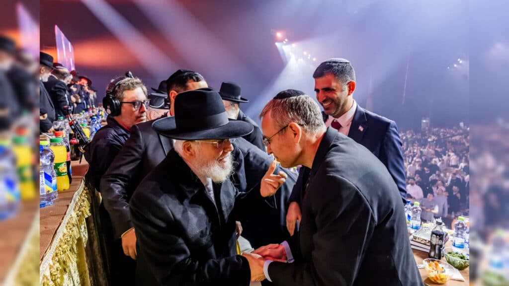 איצקוביץ': המרדף אחר התפילין והדיונים בחצר המועצת