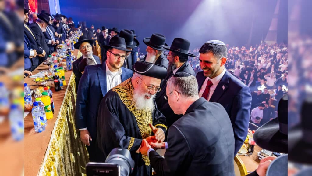 איצקוביץ': המרדף אחר התפילין והדיונים בחצר המועצת