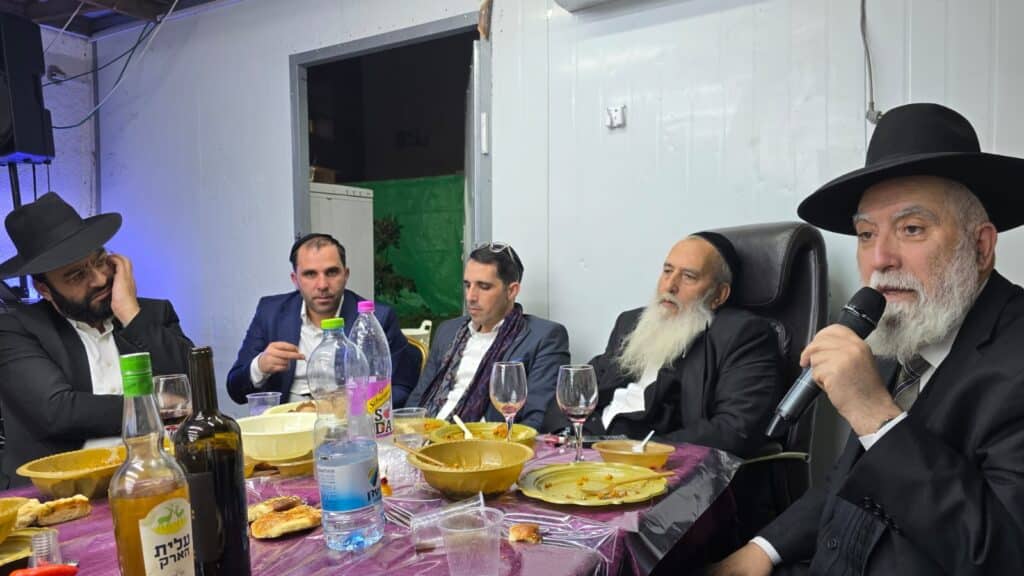 איצקוביץ': הדמעות של היח"צן והביקור החשאי של הינוקא