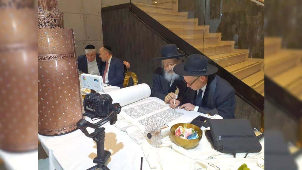 איצקוביץ': הדמעות של היח"צן והביקור החשאי של הינוקא